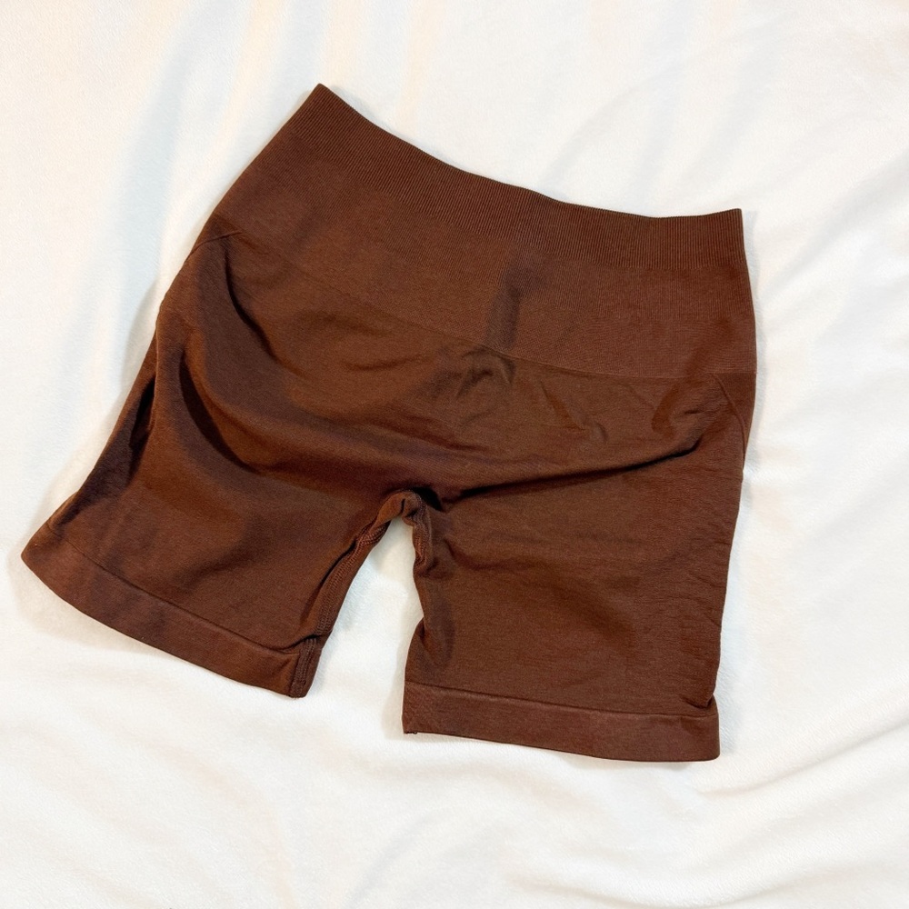 Alphalete Amplify Contour Short 5" Manhattan Brown